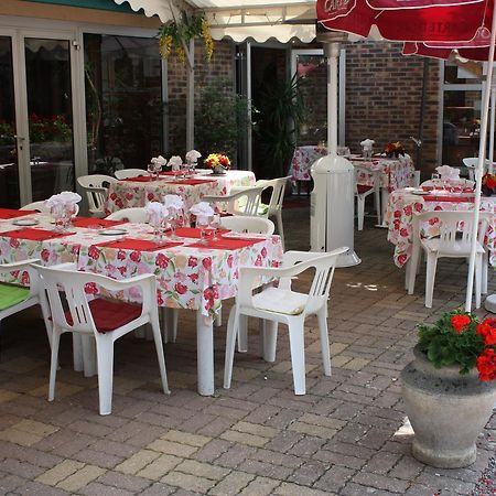 Hotel Les Deux Sapins Cailly-sur-Eure Екстериор снимка