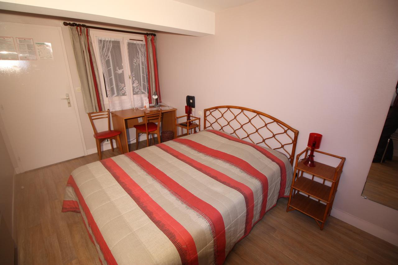 Hotel Les Deux Sapins Cailly-sur-Eure Стая снимка