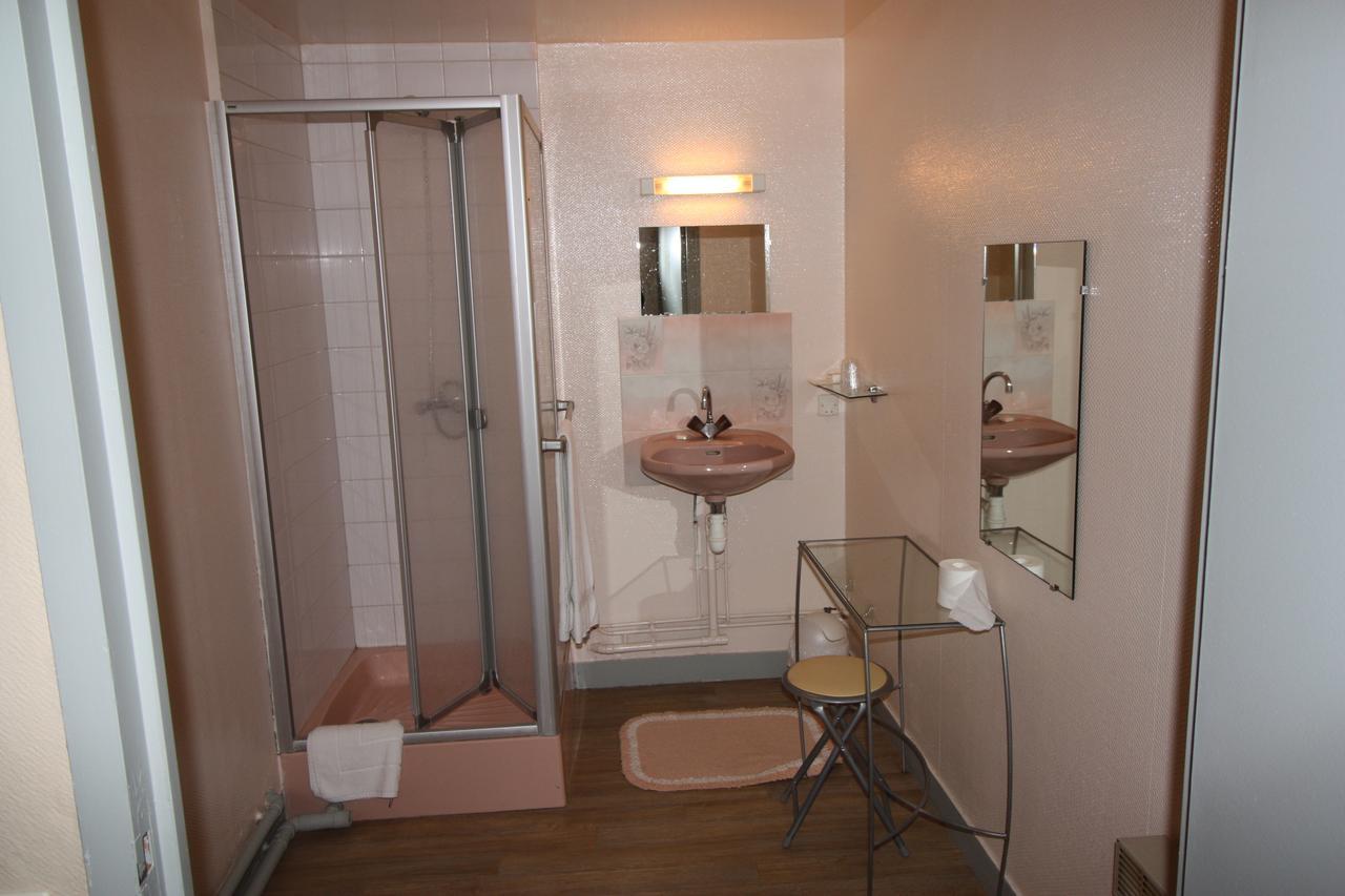 Hotel Les Deux Sapins Cailly-sur-Eure Стая снимка