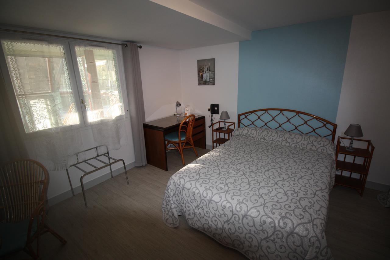 Hotel Les Deux Sapins Cailly-sur-Eure Екстериор снимка