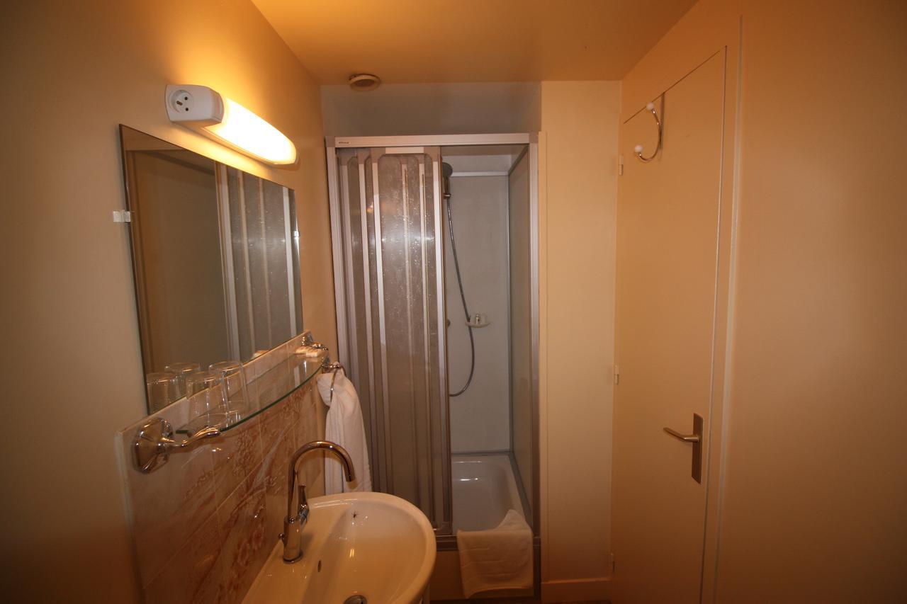 Hotel Les Deux Sapins Cailly-sur-Eure Екстериор снимка