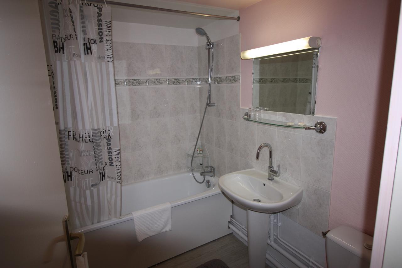 Hotel Les Deux Sapins Cailly-sur-Eure Екстериор снимка