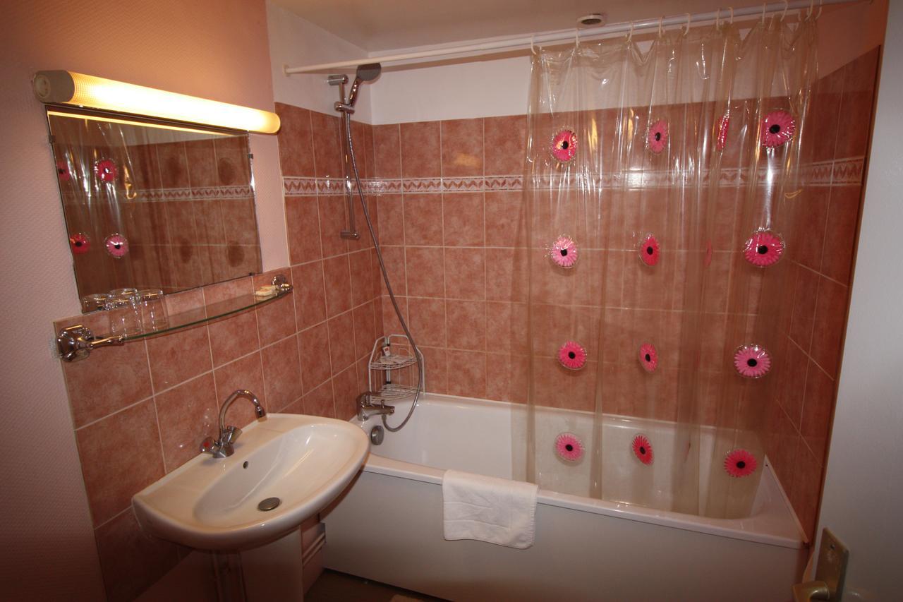 Hotel Les Deux Sapins Cailly-sur-Eure Екстериор снимка