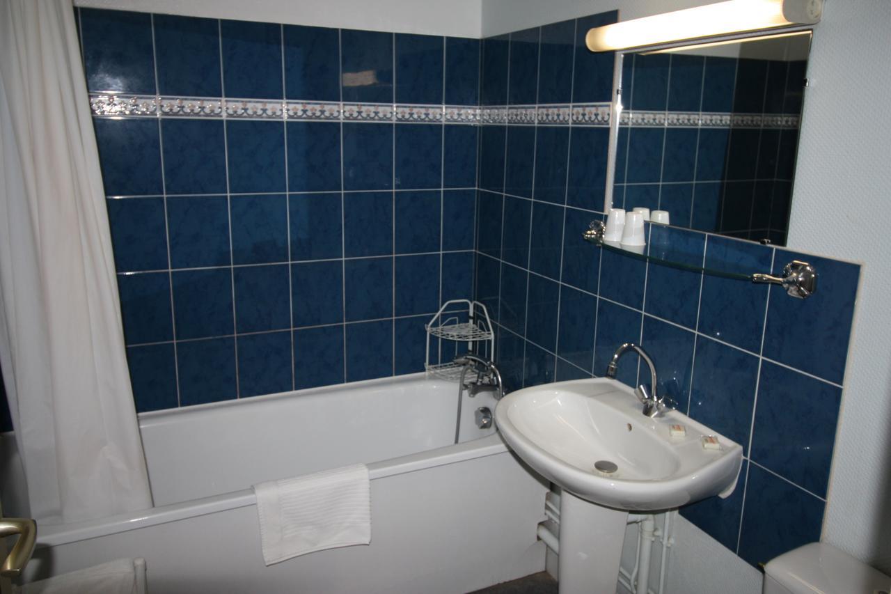 Hotel Les Deux Sapins Cailly-sur-Eure Екстериор снимка